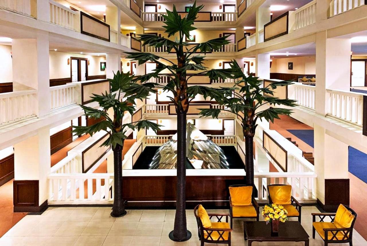 Отель Royal Peninsula Chiangmai 3*